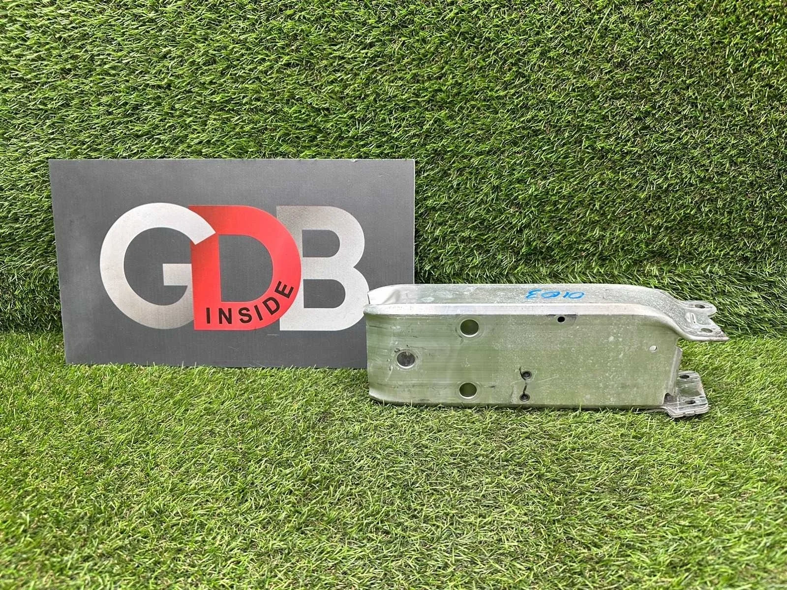 Крепление усилителя бампера BMW 3 series 2013 51117266191 F30 N55B30A, переднее левое