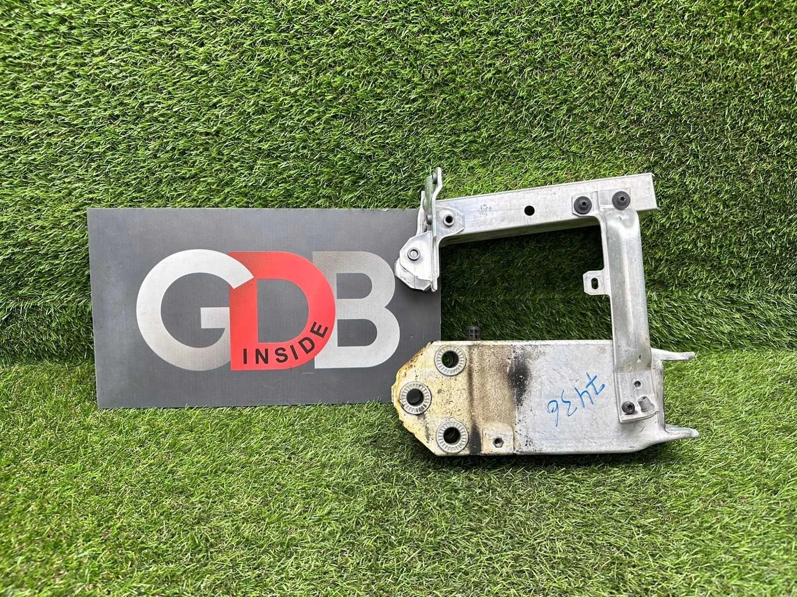 Кронштейн радиатора Bmw 5 Series 2011 51117186514 F11 N52B25A, правый