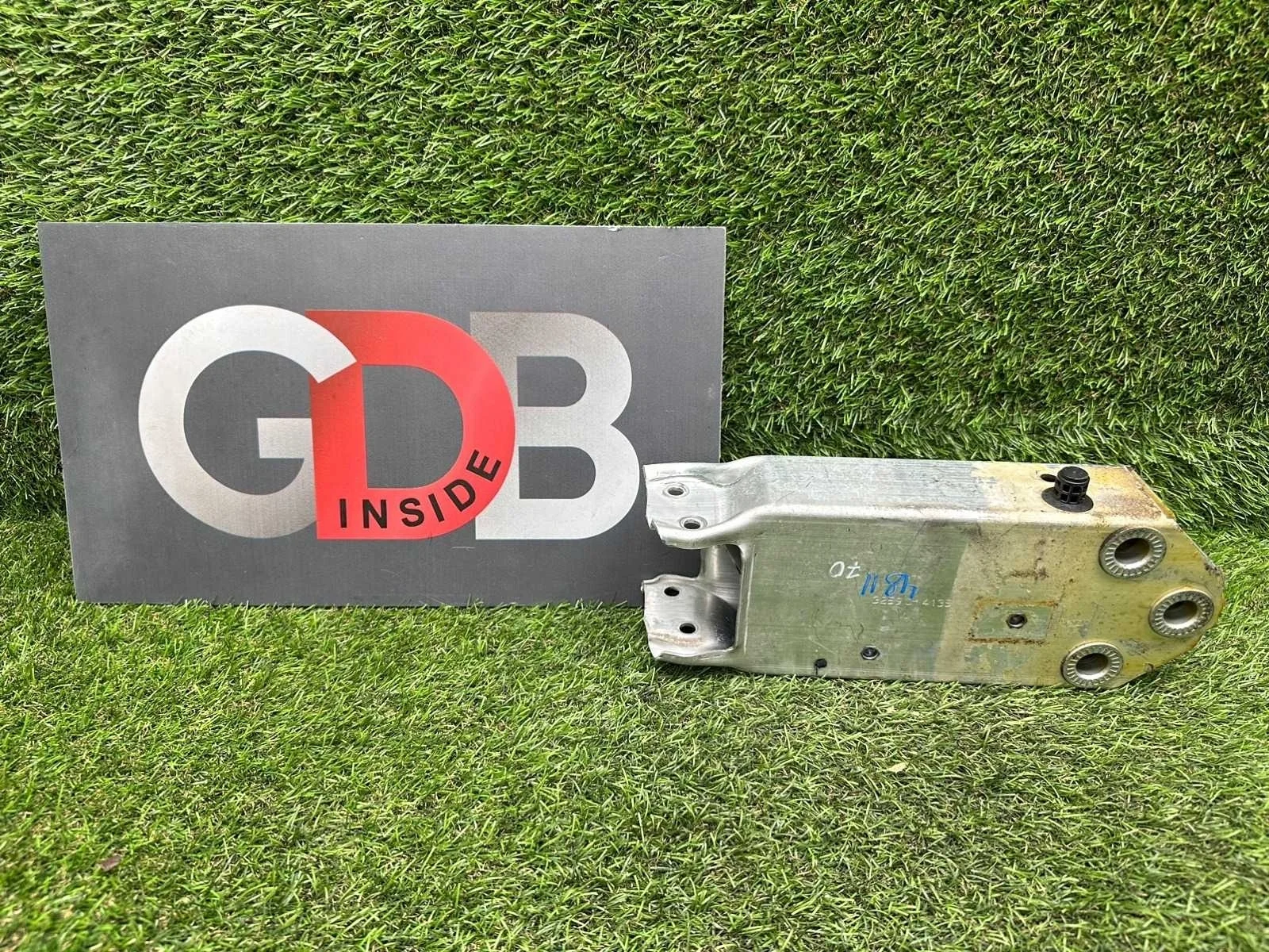 Крепление усилителя бампера BMW 5 series 2013 51117200705 F10 N20B20A, переднее