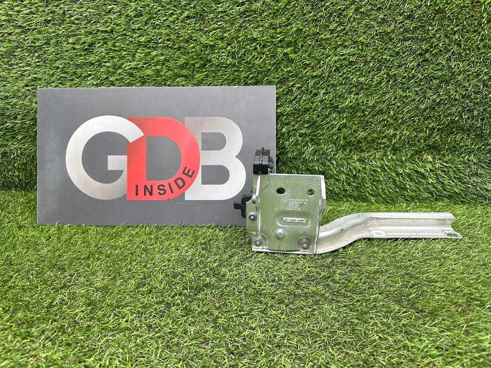 Кронштейн радиатора Bmw 5 Series 2013 51117186514 F10 N55B30A, передний правый