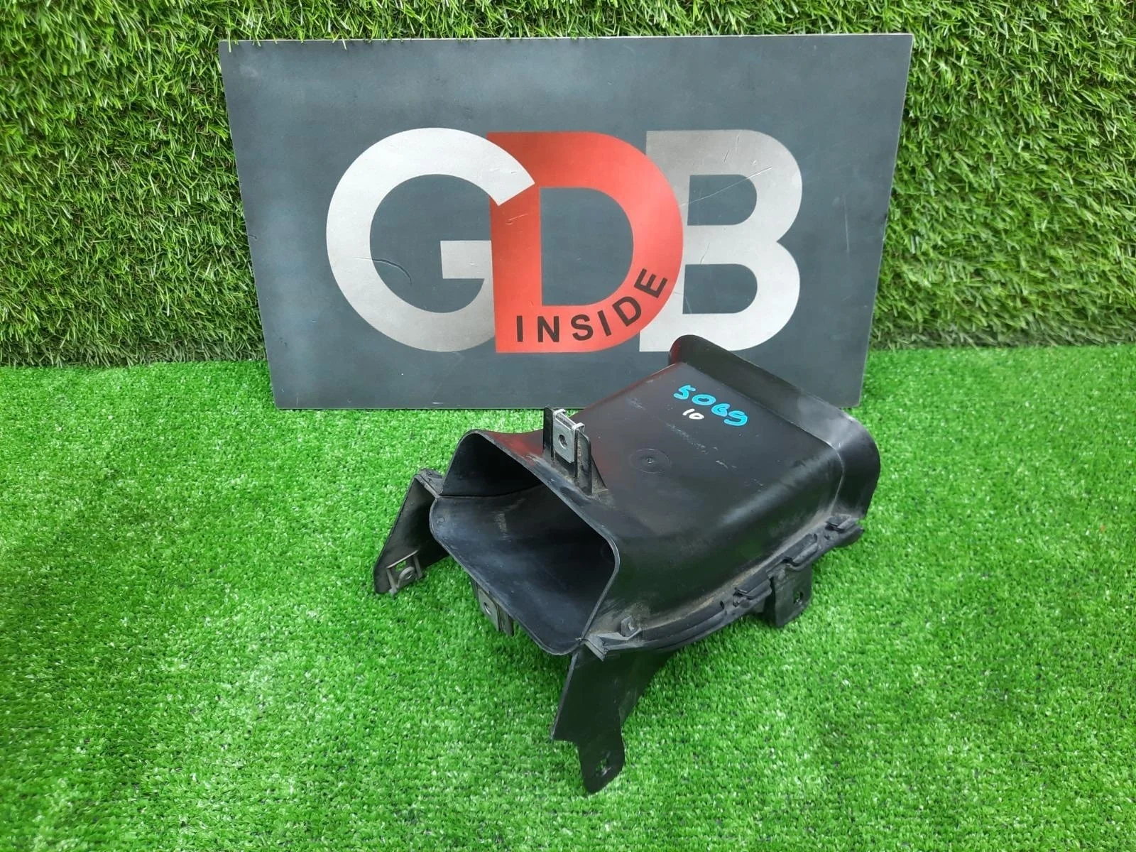 Воздуховод охлаждения тормозов BMW 5 series 04.10.2004 51757033755 E60 M54B25, передний левый