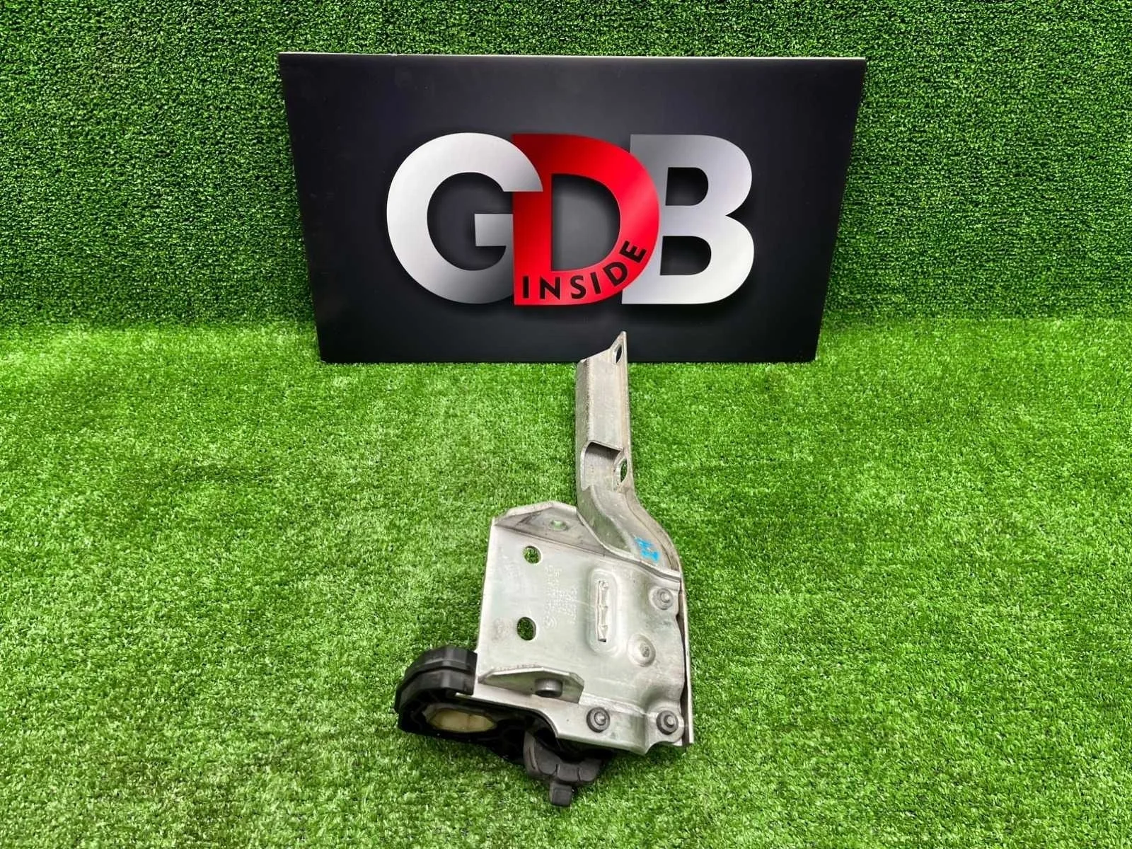 Кронштейн радиатора Bmw 5 Series 51117186514 F10, передний правый