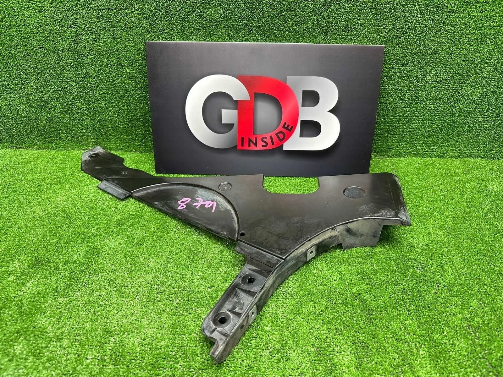 Защита топливного бака BMW 5 series 2010 51757186722 F10 N52B30AF, задняя правая