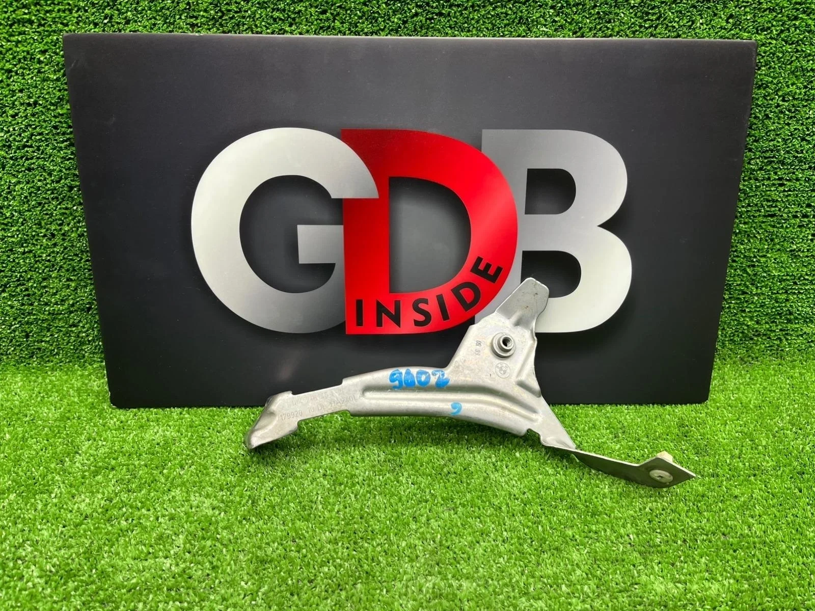 Кронштейн крыла BMW 5 series 10.2009 51647161451 E60 N52B25A, передний левый