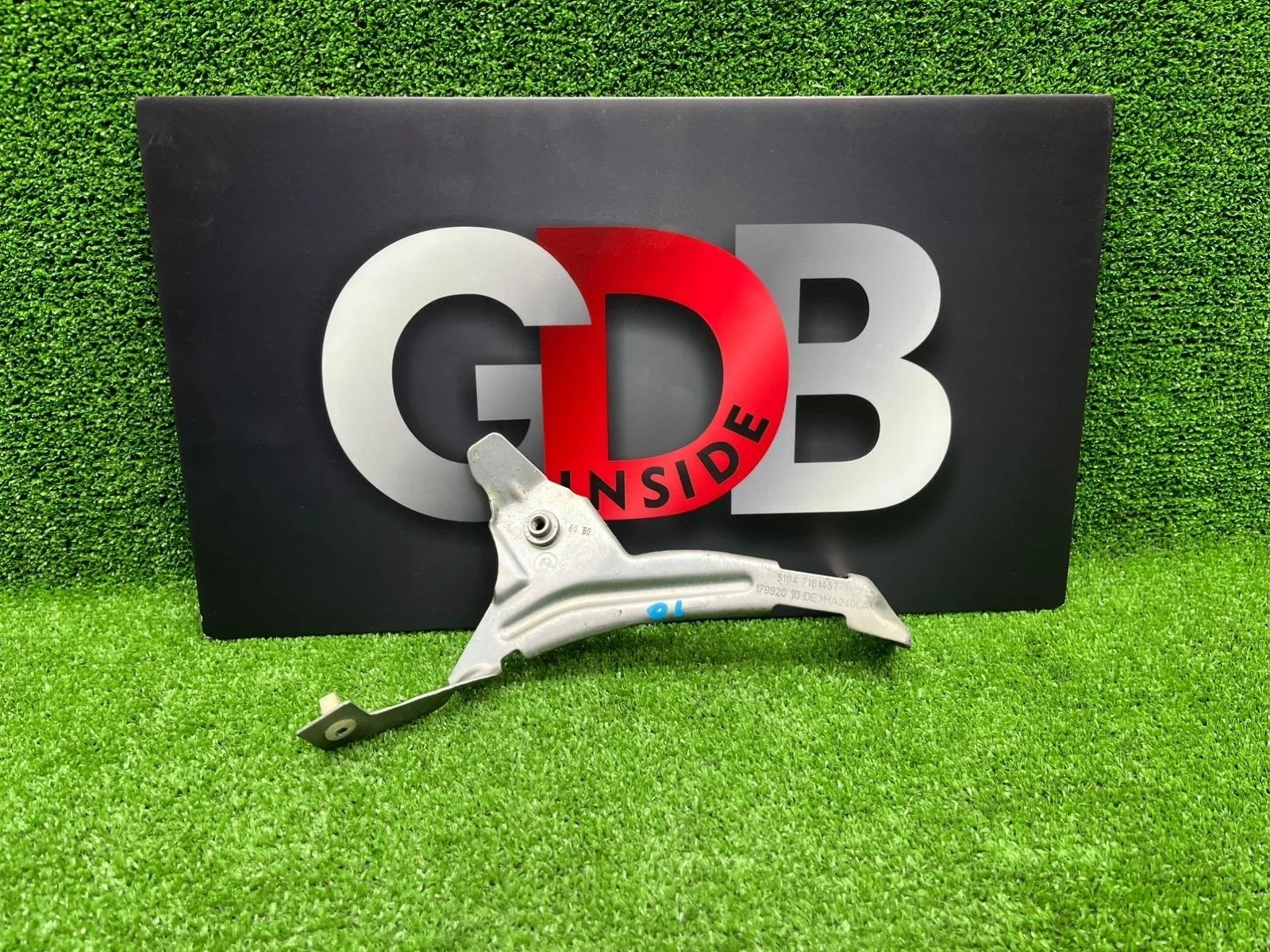 Кронштейн крыла BMW 5 series 10.2009 51647161452 E60 N52B25A, передний правый