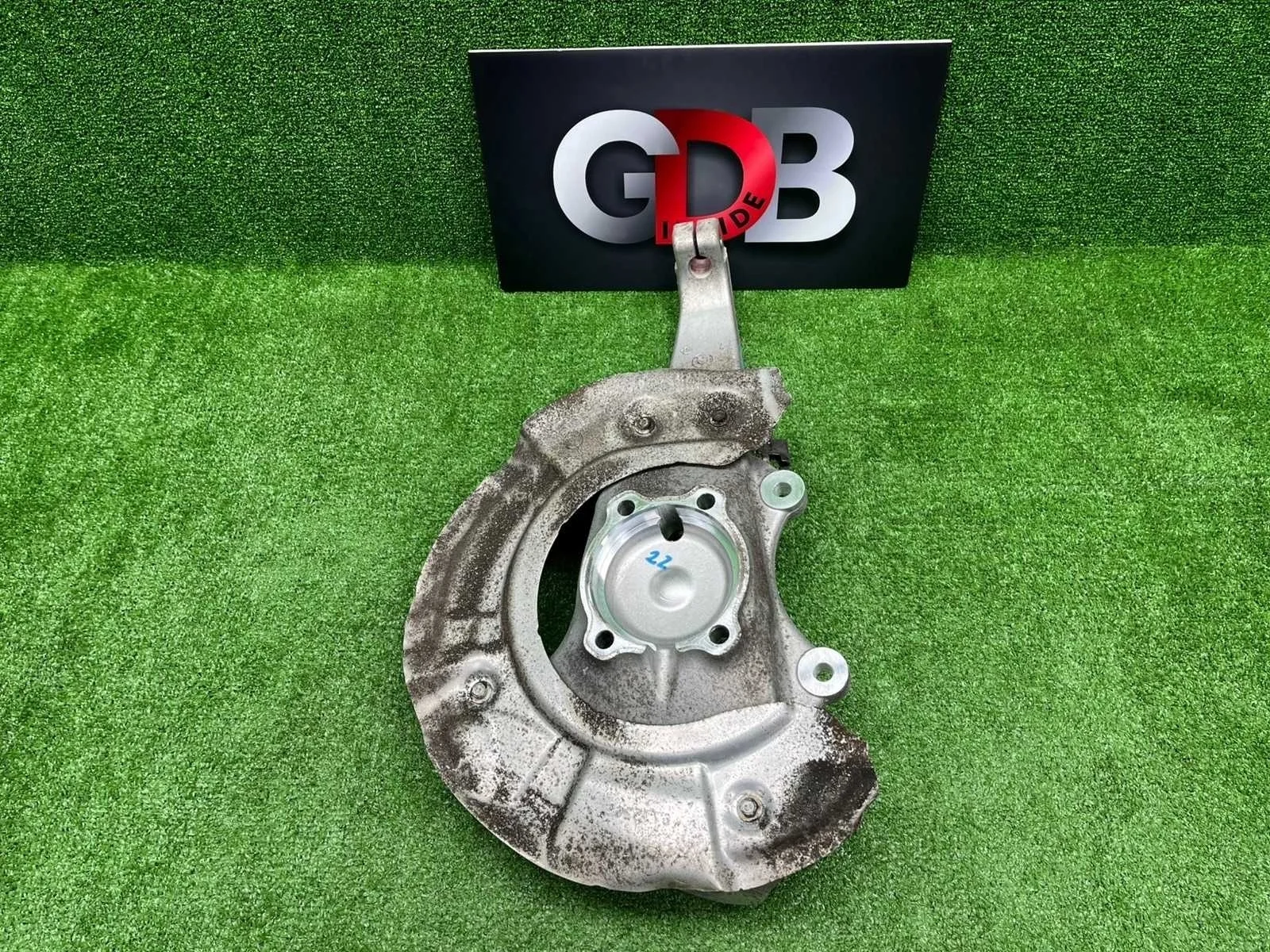 Кулак поворотный BMW 5 series 2011 31216775769 F10 N20B20B, передний левый