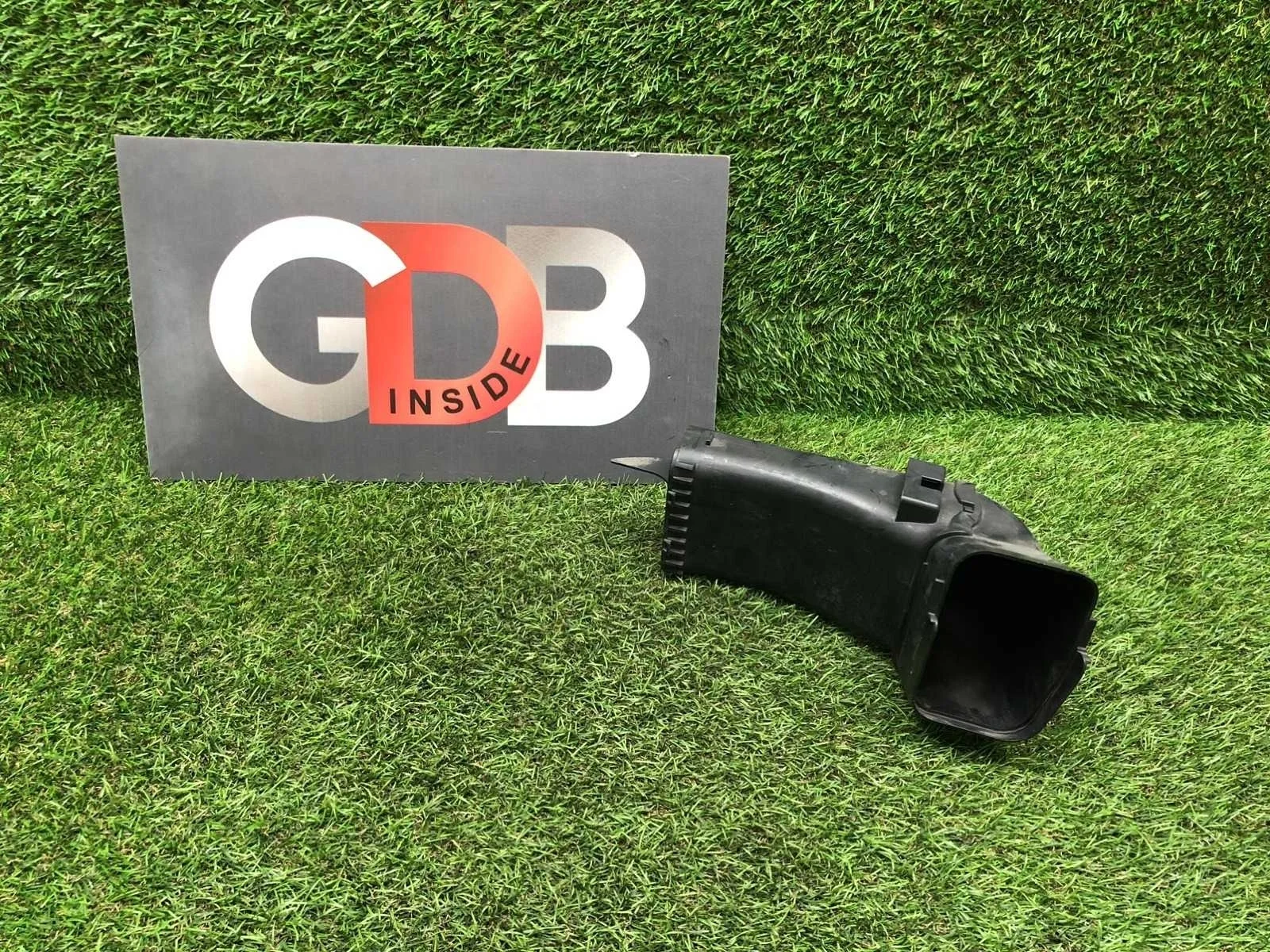 Воздуховод Bmw 1 Series 28.04.2012 13717597584 F20 N13B16A, передний правый