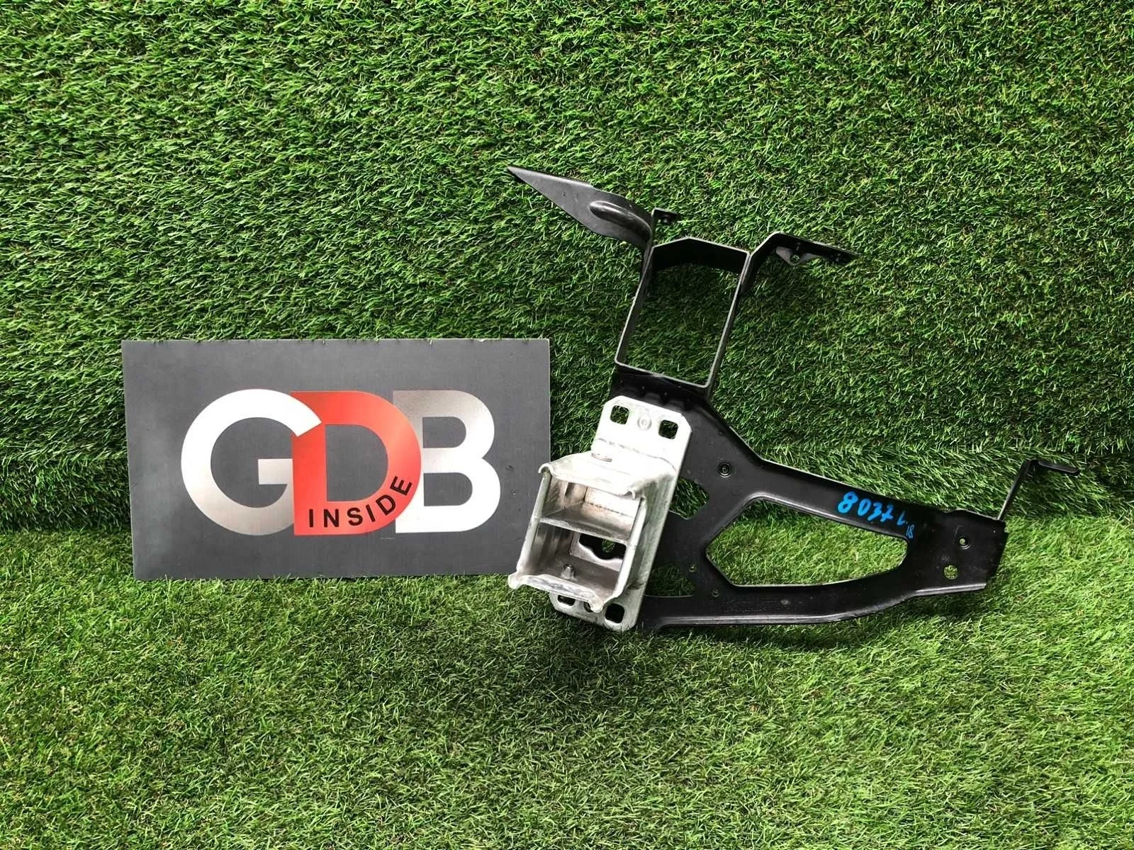 Кронштейн фары BMW 5 series 23.10.2006 51647163483 E61 N52B25A, левый