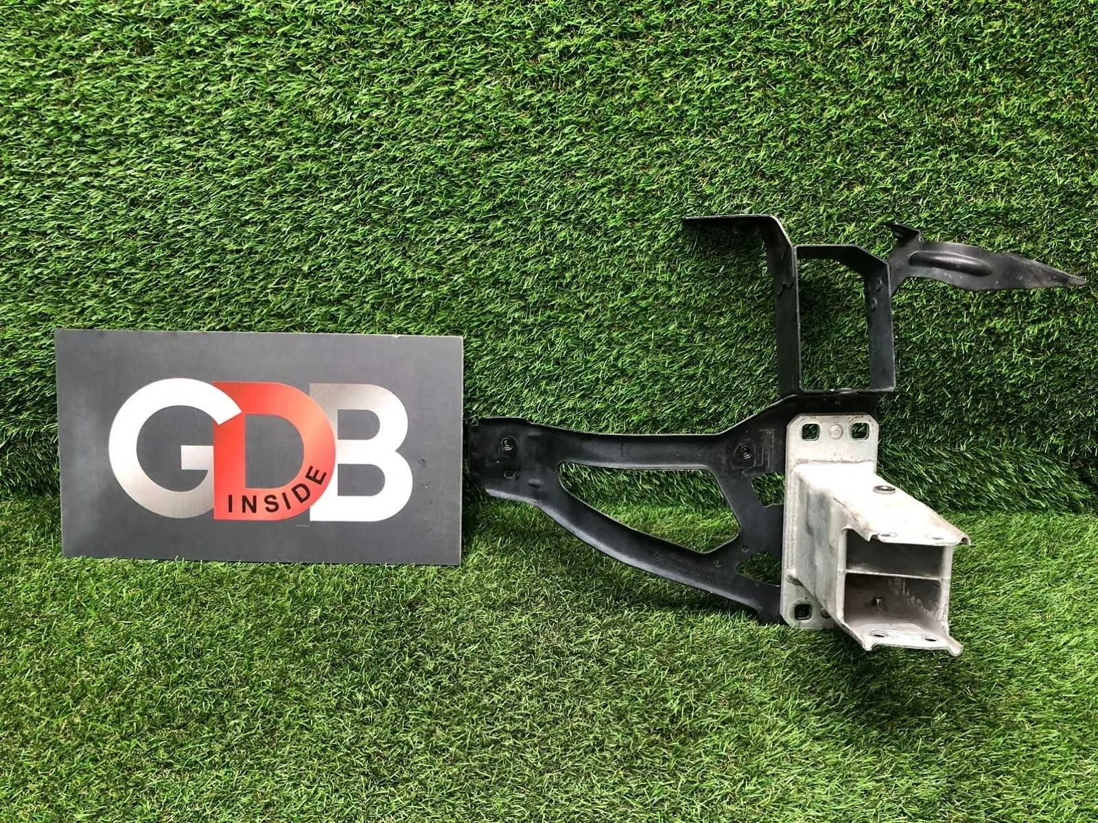 Кронштейн фары BMW 5 series 09.03.2007 51647163484 E60 N62B40A, правый