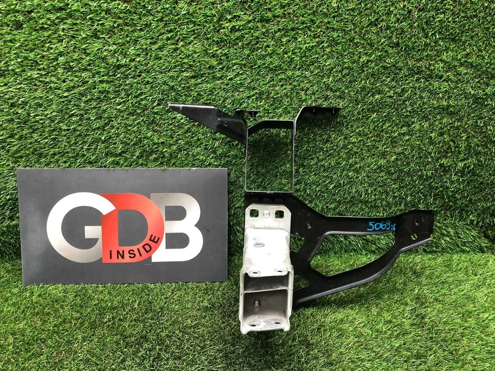 Кронштейн фары BMW 5 series 04.10.2004 51647033731 E60 M54B25, левый