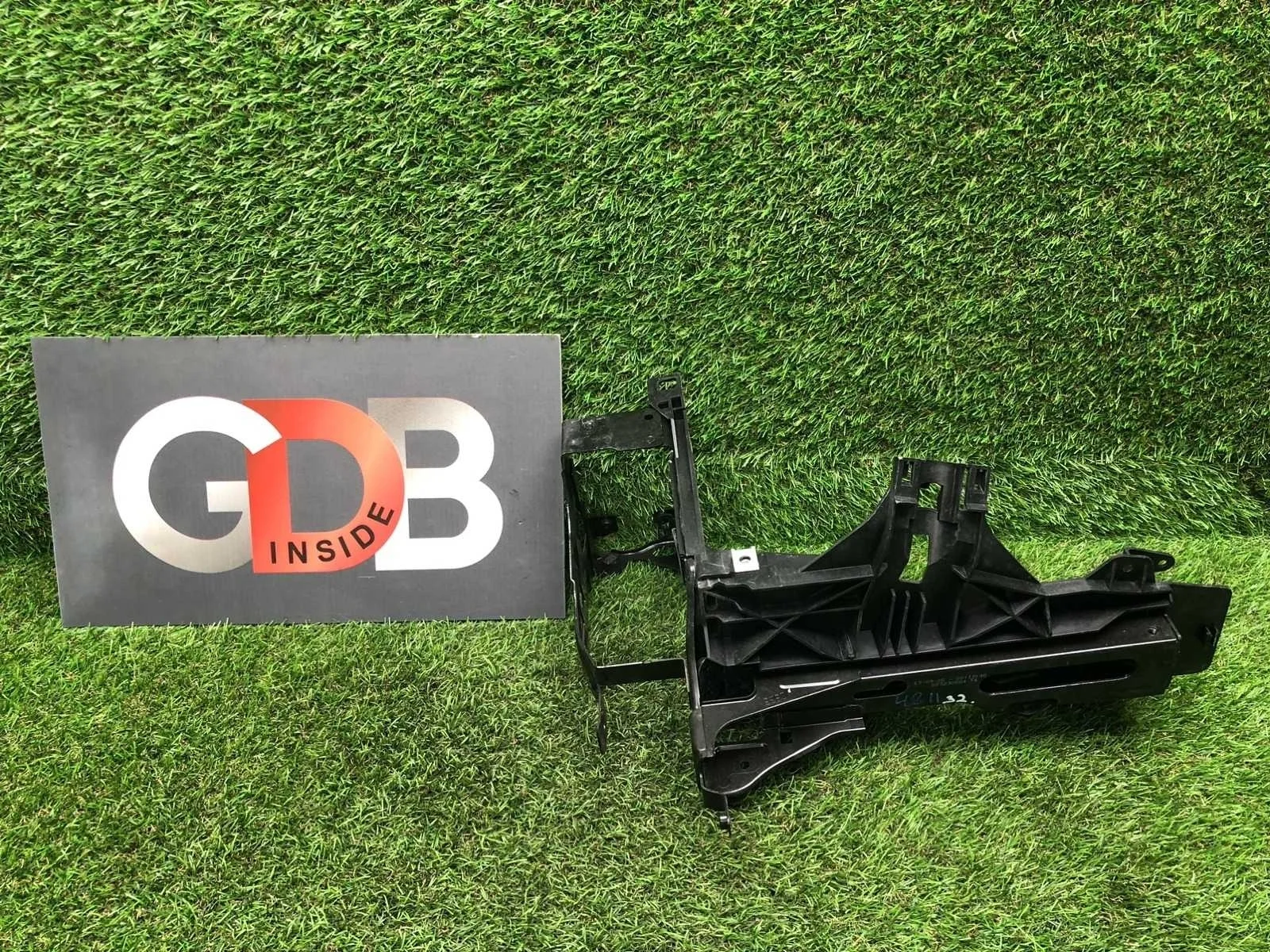 Кронштейн фары BMW 5 series 2013 51647200793 F10 N20B20A, передний левый