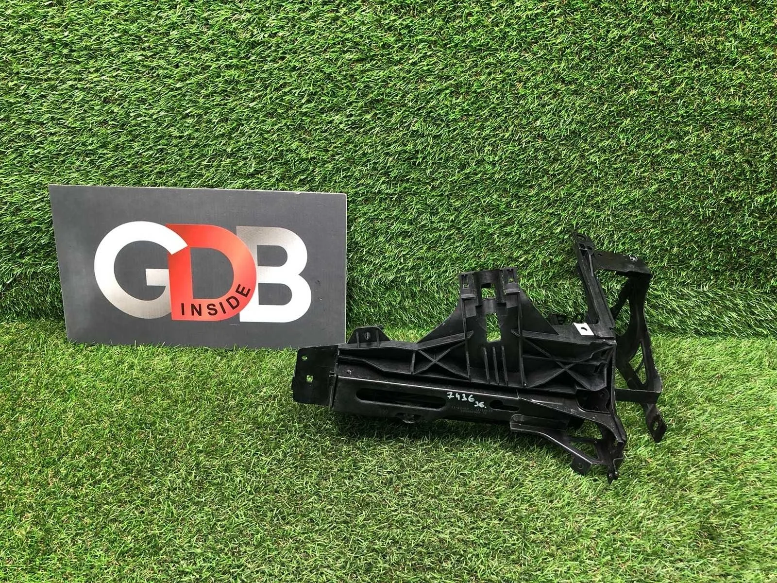 Кронштейн фары BMW 5 series 2011 51647200794 F11 N52B25A, передний правый