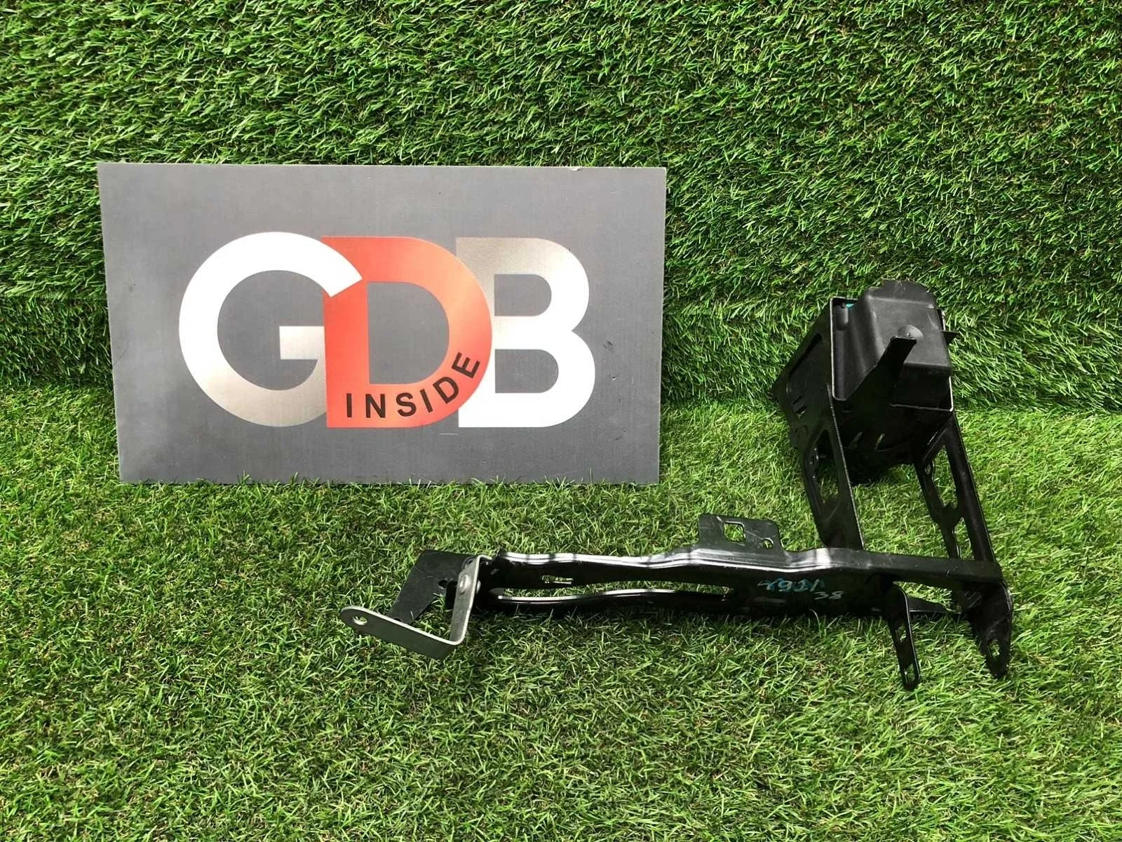 Кронштейн фары Bmw 3 Series 2012 51647245792 F30 N20B20A, передний правый