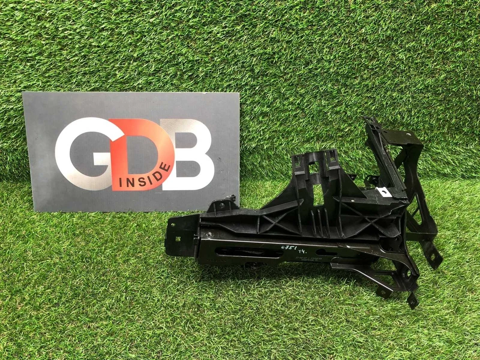 Кронштейн фары BMW 5 series 2012 51647200794 F11 N20B20B, передний правый