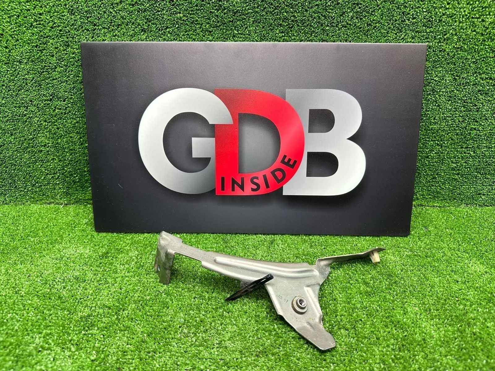 Кронштейн крыла BMW 5 series 09.03.2007 51647161452 E60 N62B40A, передний правый