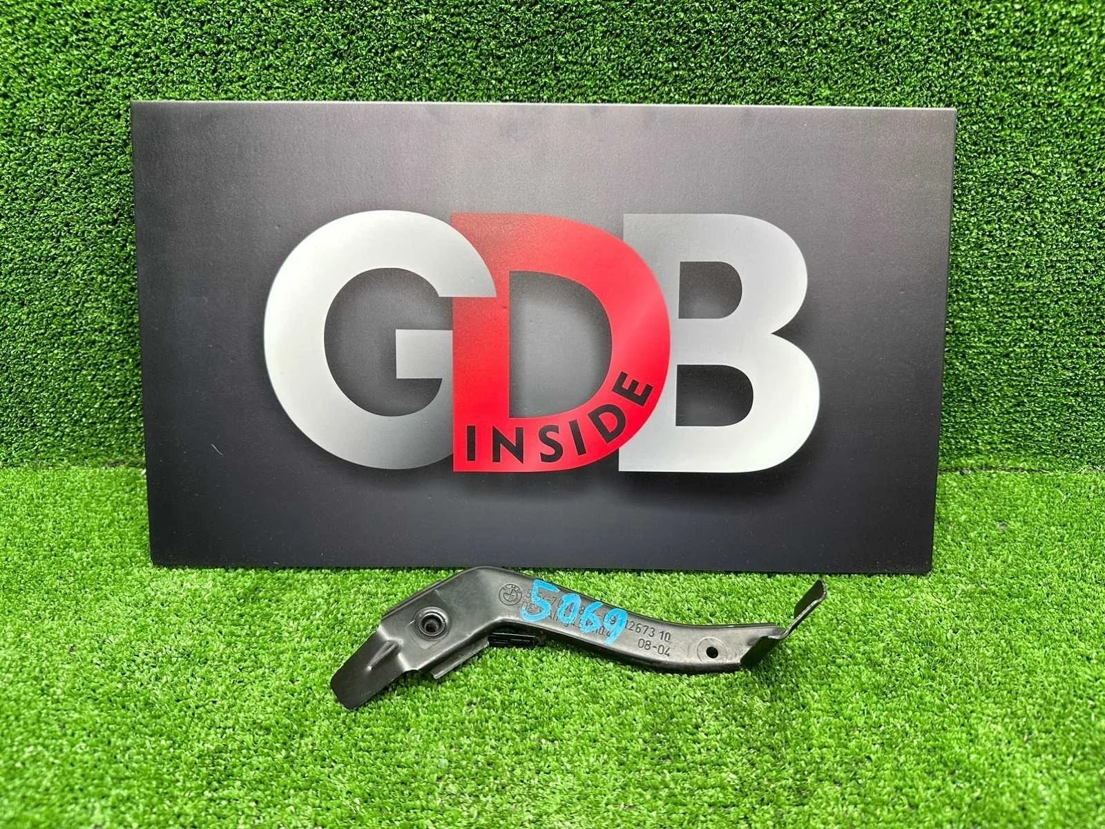 Кронштейн крыла BMW 5 series 04.10.2004 51647161452 E60 M54B25, передний правый