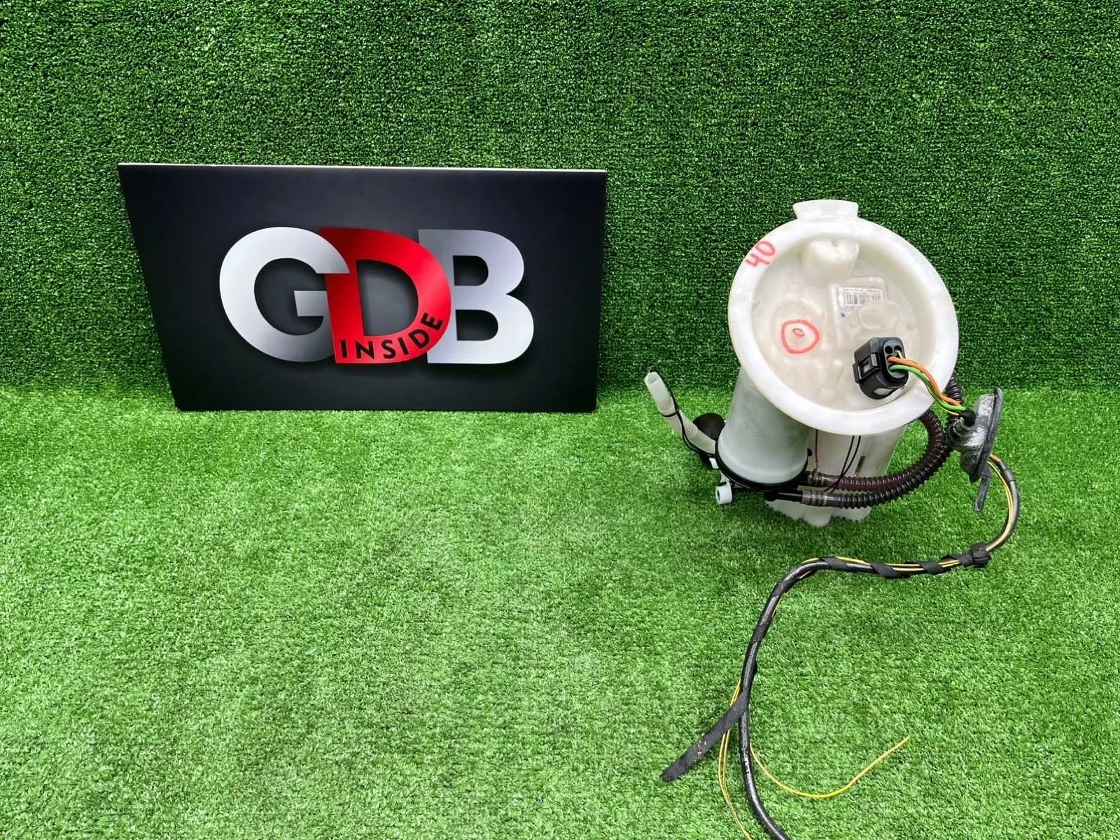 Топливная станция с насосом Bmw 3 Series 28.01.2013 16117243975 F30 N55B30A