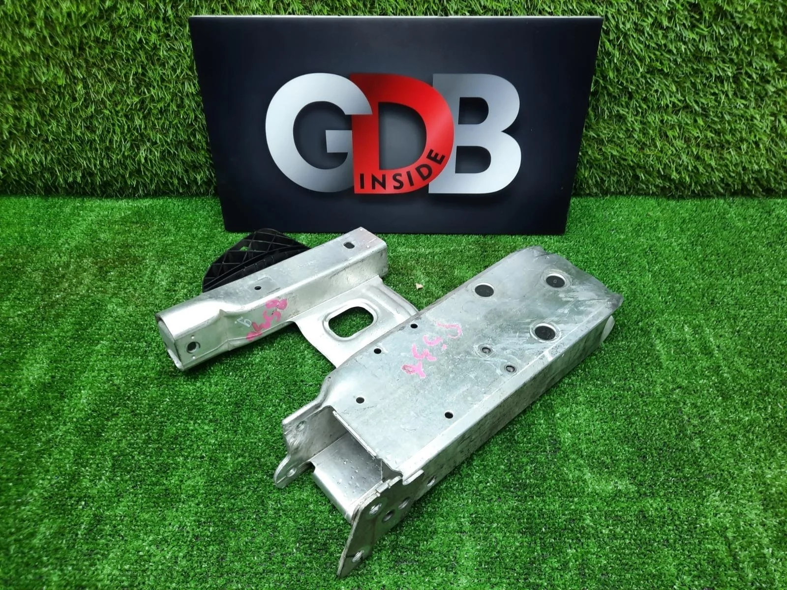 Крепление усилителя бампера Bmw 3 Series 06.09.2012 51117266192 F30 N20B20B, переднее правое