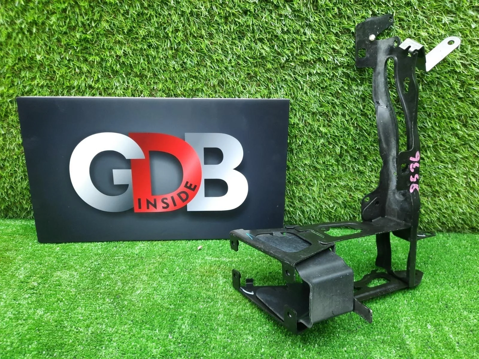 Кронштейн фары BMW 3 series 06.09.2012 51647245791 F30 N20B20B, передний левый