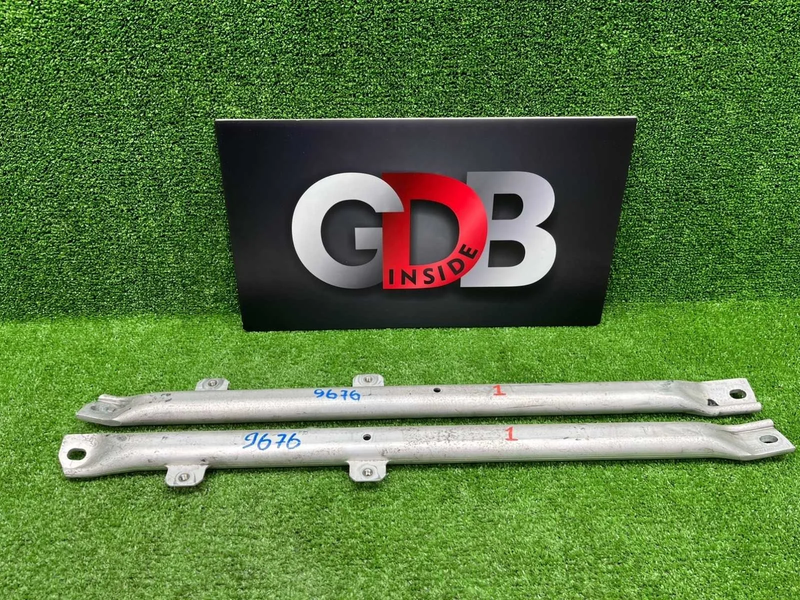 Распорка BMW X3 2011 51617210319 F25 N55B30A, передняя