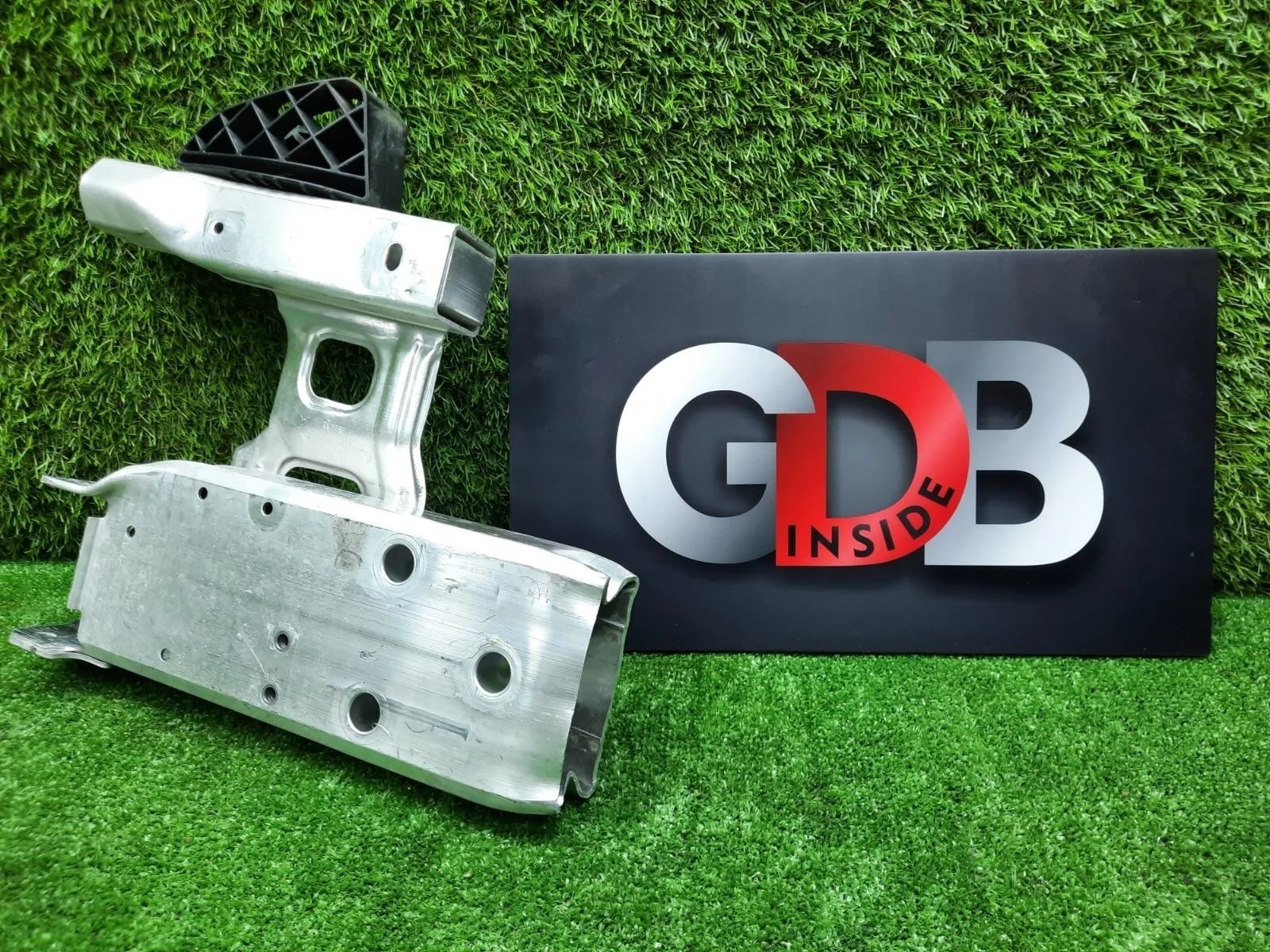 Крепление усилителя бампера Bmw 3 Series 29.10.2012 51117266192 F30 N20B20B, переднее правое