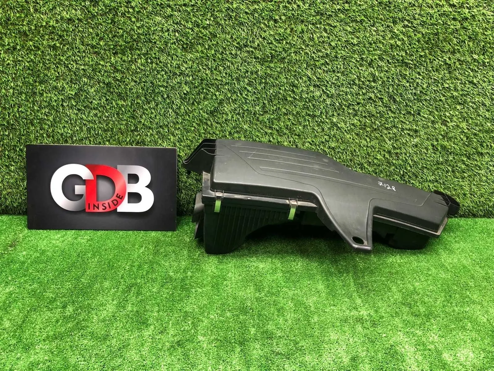 Корпус воздушного фильтра Bmw 1 Series 23.10.2012 13717597582 F20 N13B16A