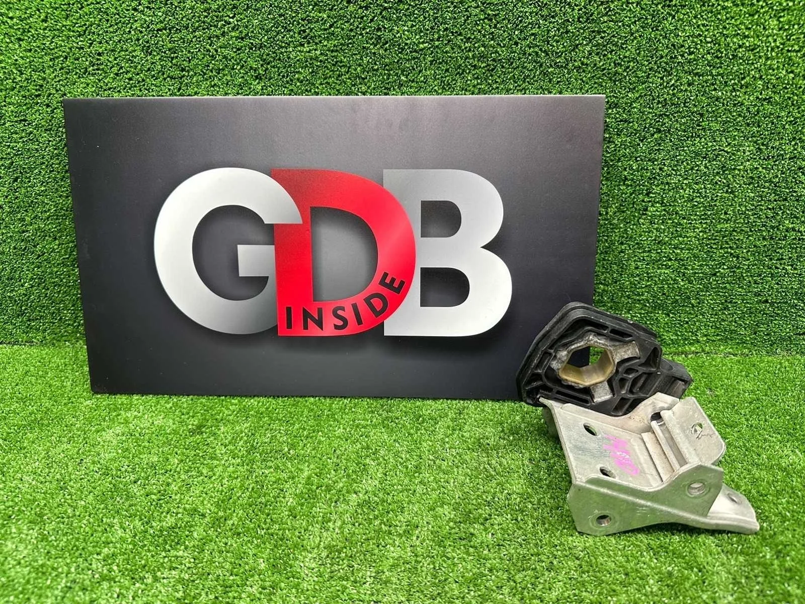 Кронштейн радиатора Bmw 5 Series 26.11.2010 51117186514 F11 N52B25AF, правый