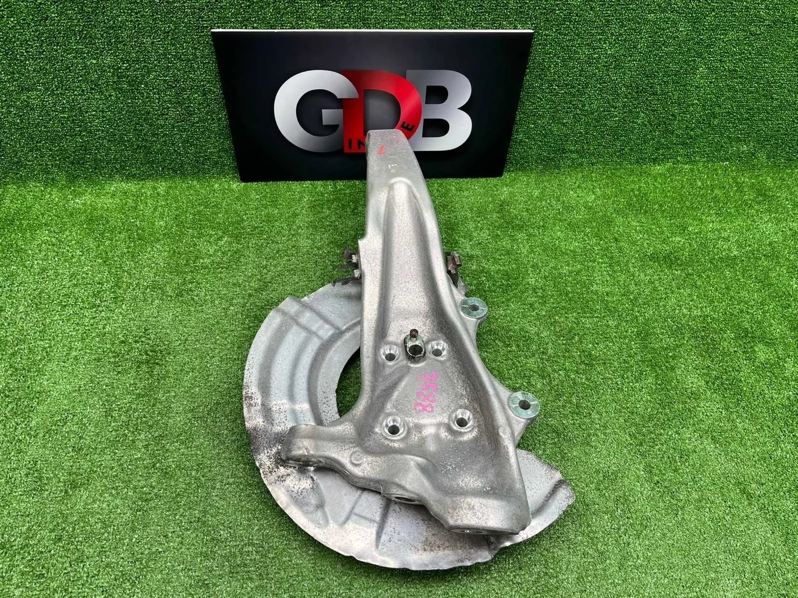 Кулак поворотный Bmw 5 Series 20.02.2013 31216775770 F10 N20B20B, передний правый