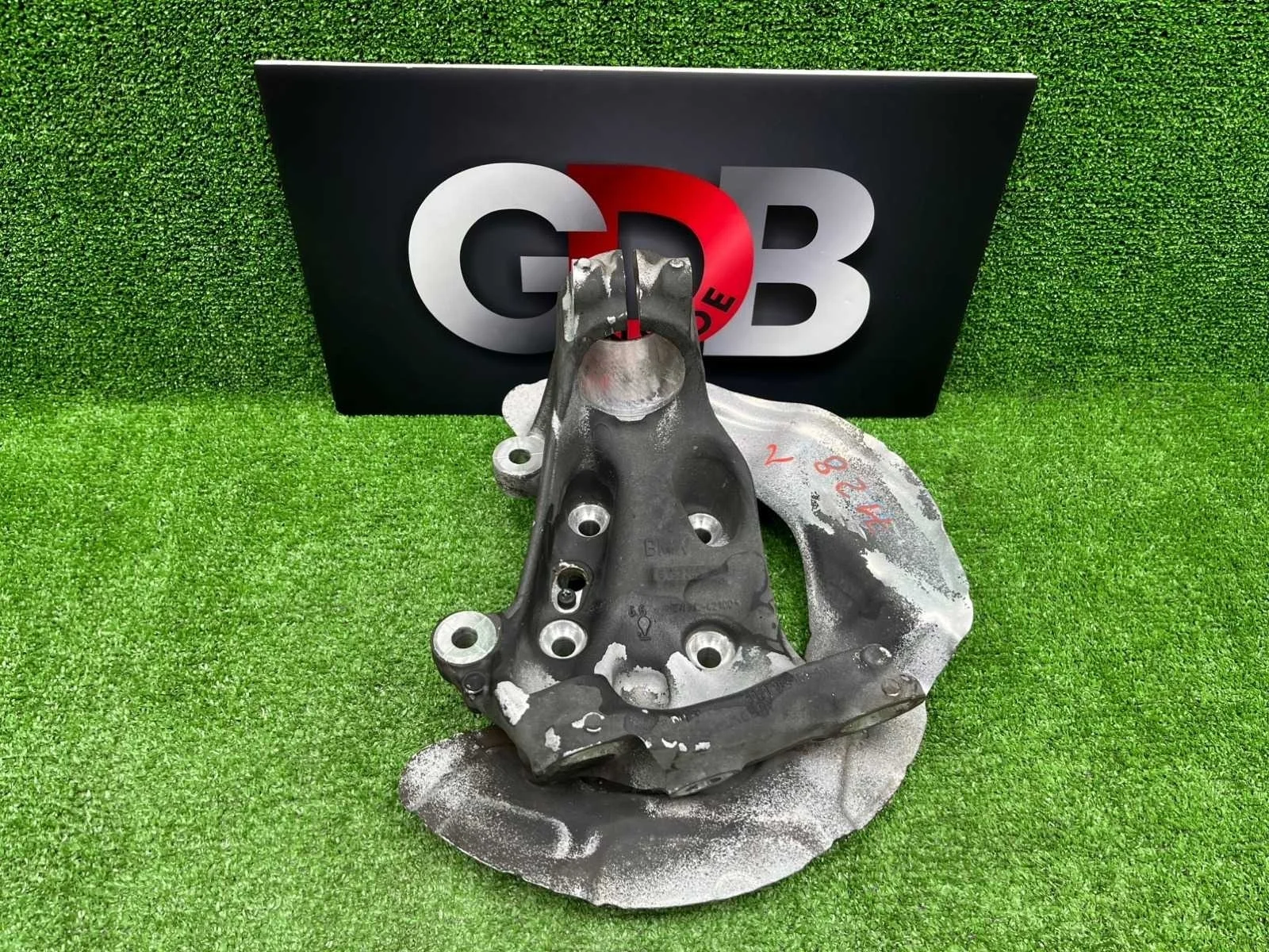 Кулак поворотный BMW 1 series 23.10.2012 31216792285 F20 N13B16A, передний левый