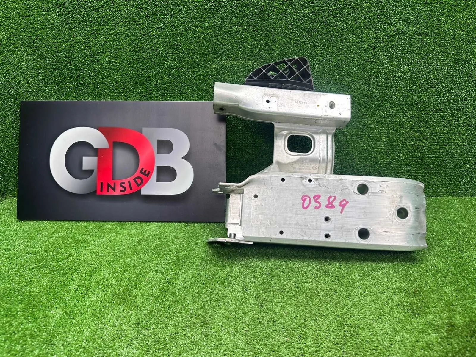 Крепление усилителя бампера Bmw 3 Series 06.08.2013 51117266192 F30 N20B20B, переднее правое