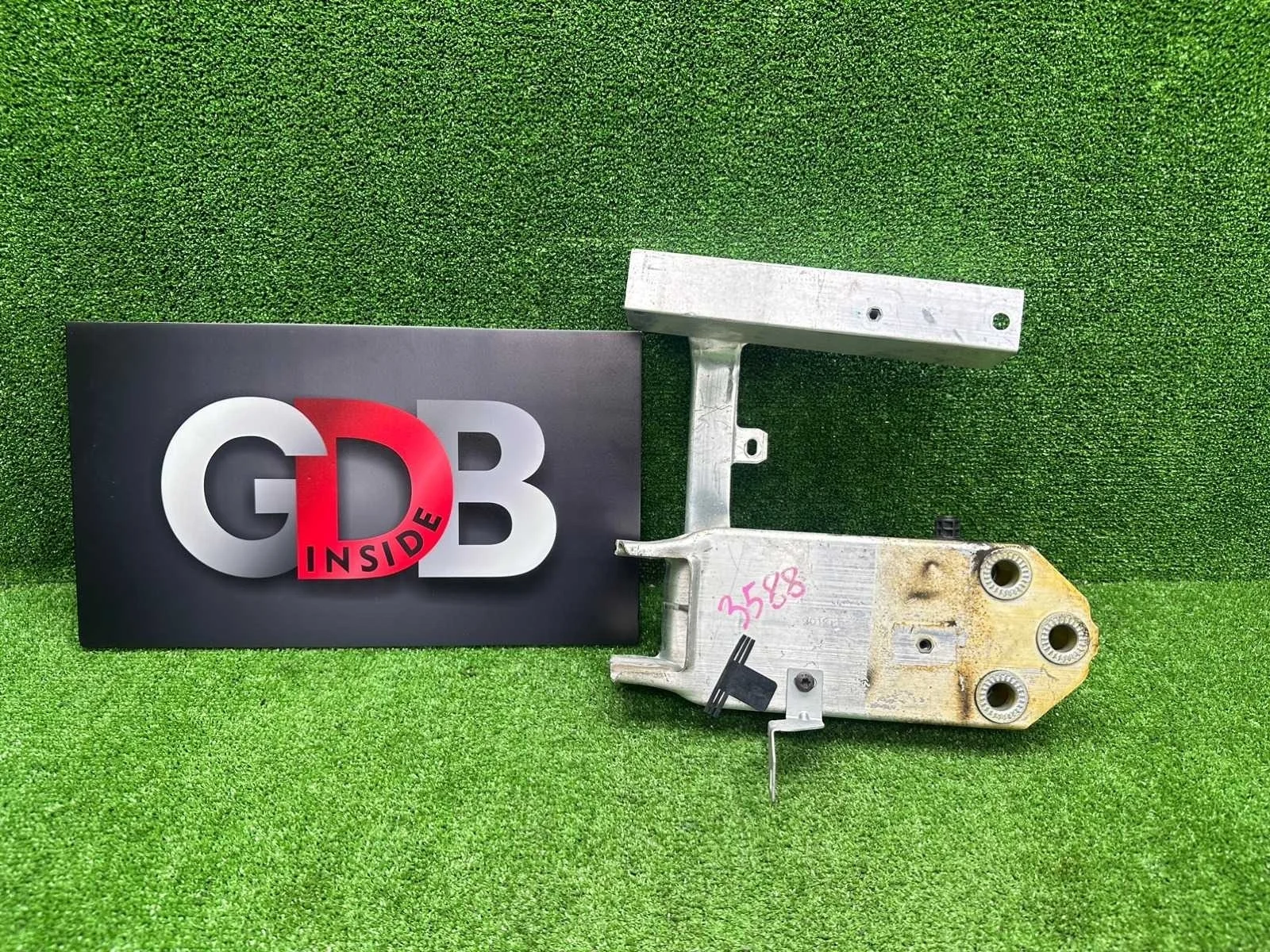 Крепление усилителя бампера Bmw 5 Series 20.02.2013 51117158874 F10 N20B20B, переднее правое