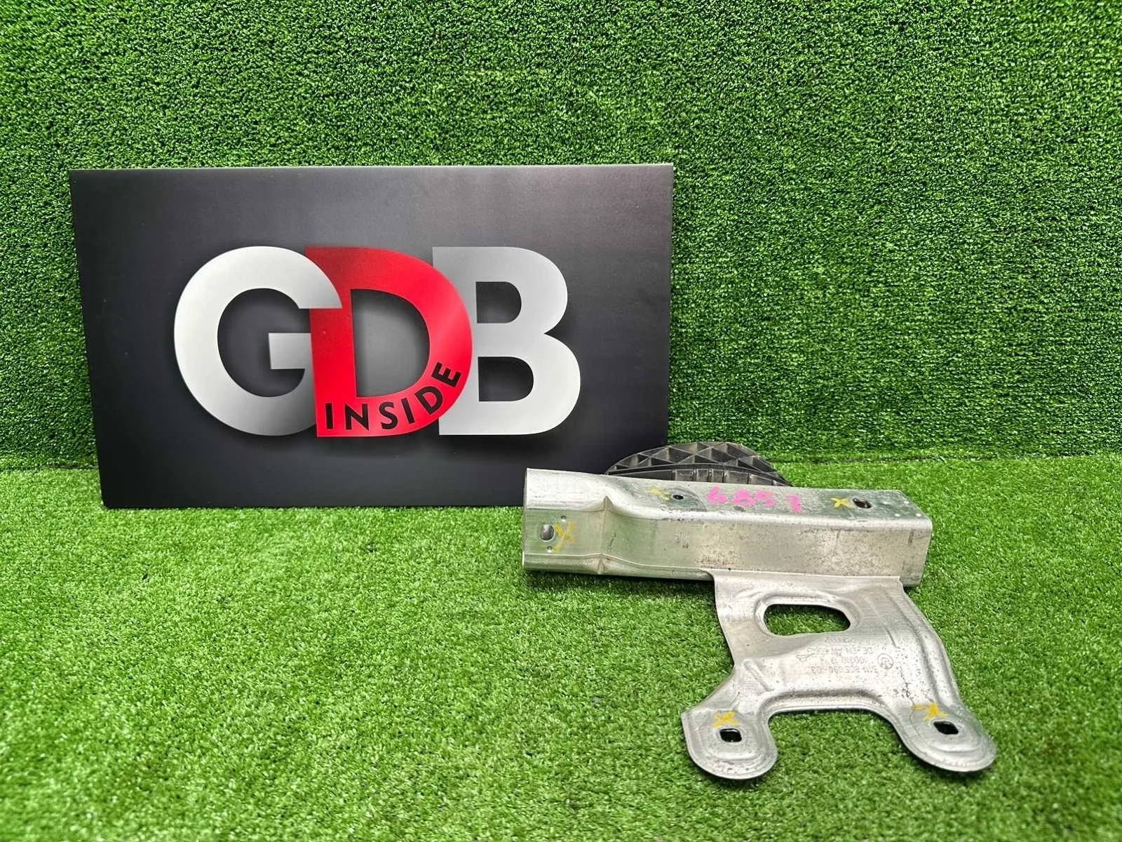 Крепление усилителя бампера Bmw 1 Series 28.04.2012 51118051190 F20 N13B16A, переднее правое