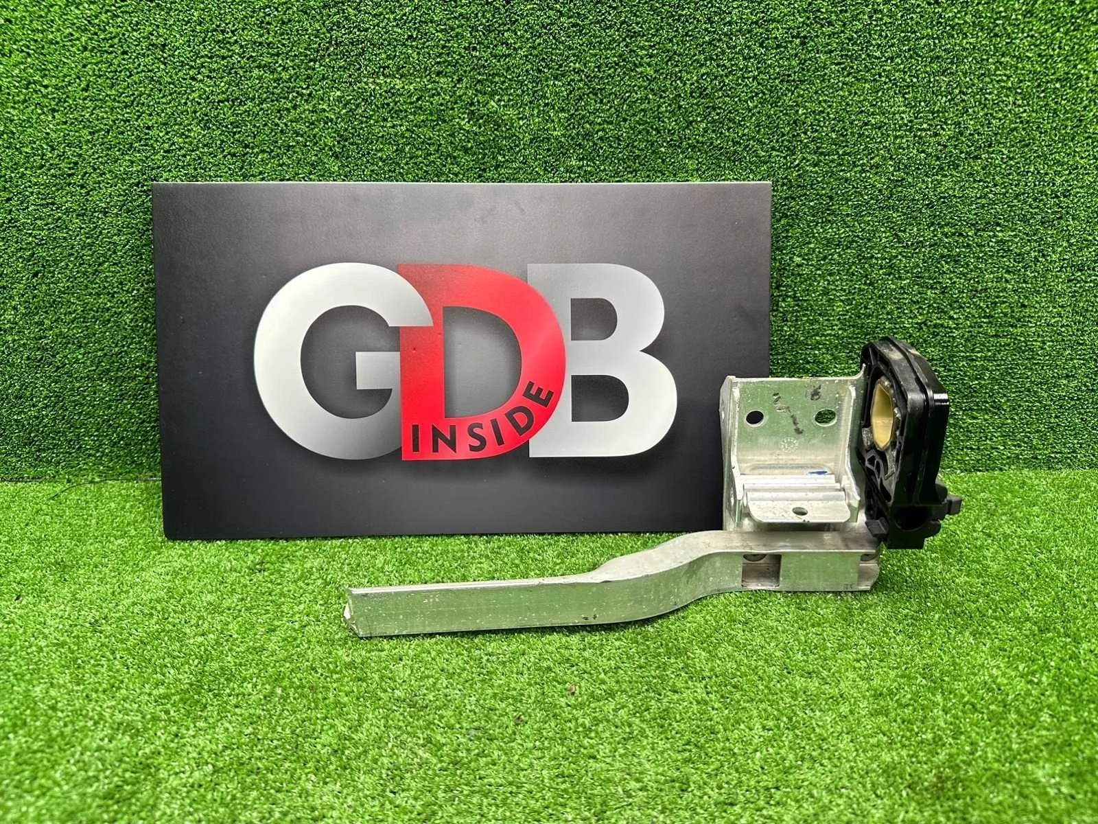 Кронштейн радиатора Bmw 5 Series 20.02.2013 51117186514 F10 N20B20B, правый