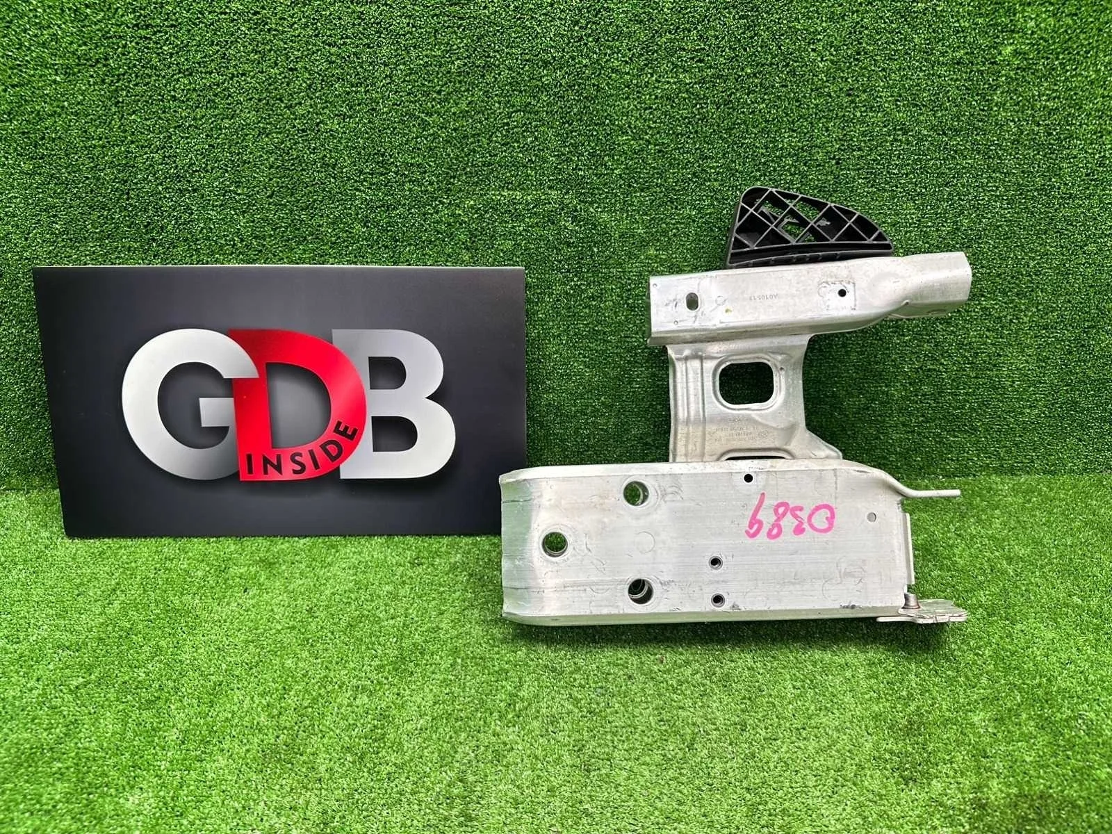 Крепление усилителя бампера BMW 3 series 06.08.2013 51117266191 F30 N20B20B, переднее левое