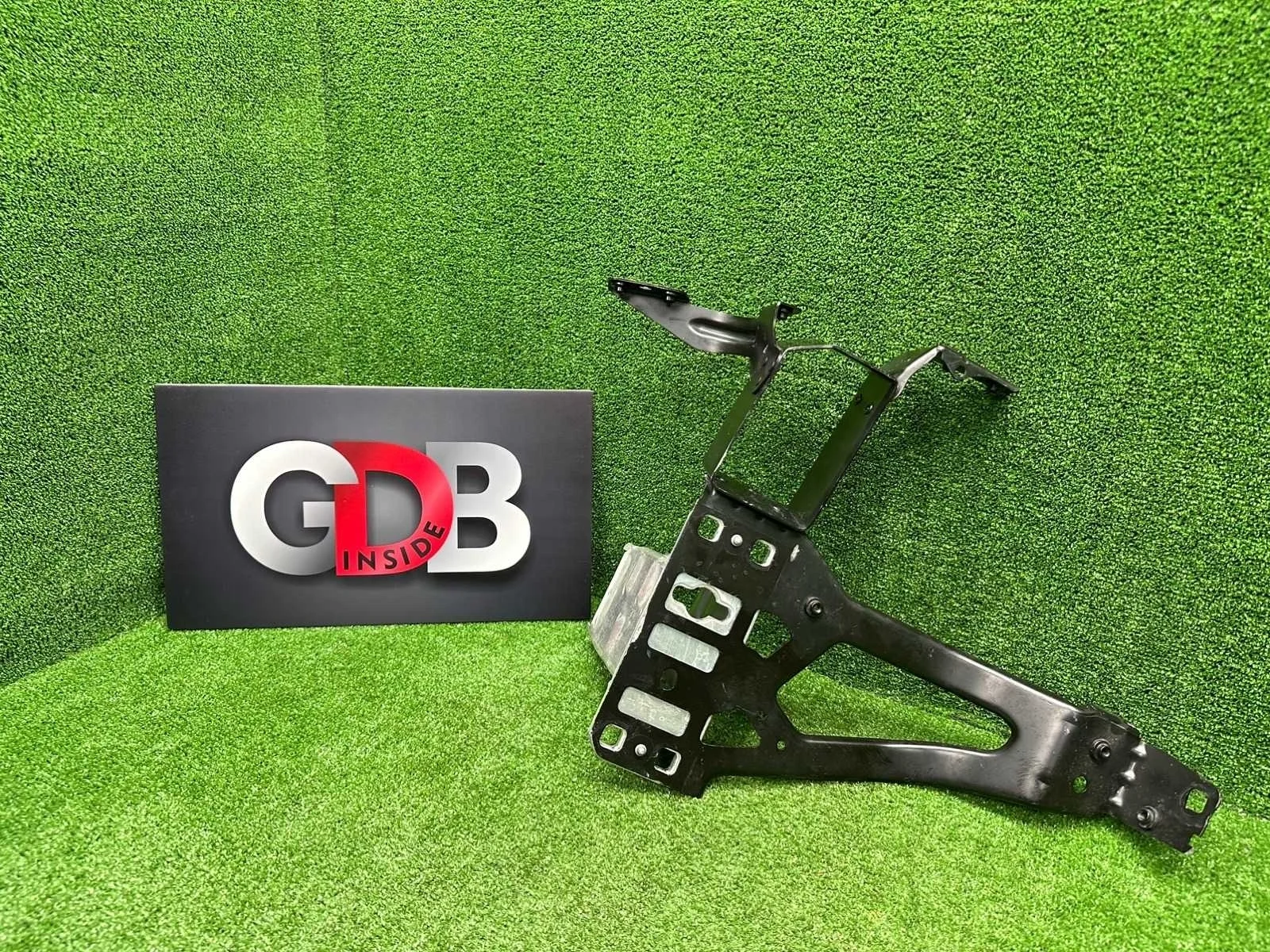 Кронштейн фары BMW 5 series 23.10.2006 51647163484 E61 N52B25A, передний правый