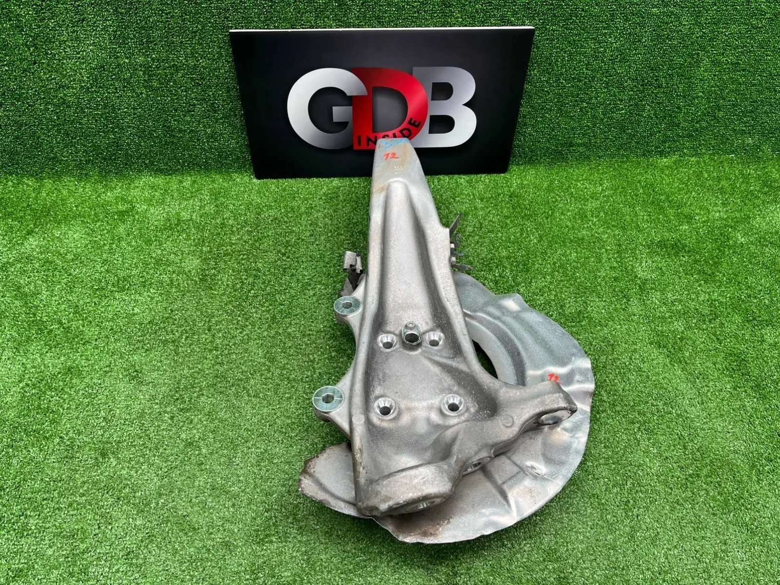 Кулак поворотный Bmw 7 Series 08.05.2013 31216775767 F01 N55B30A, передний левый