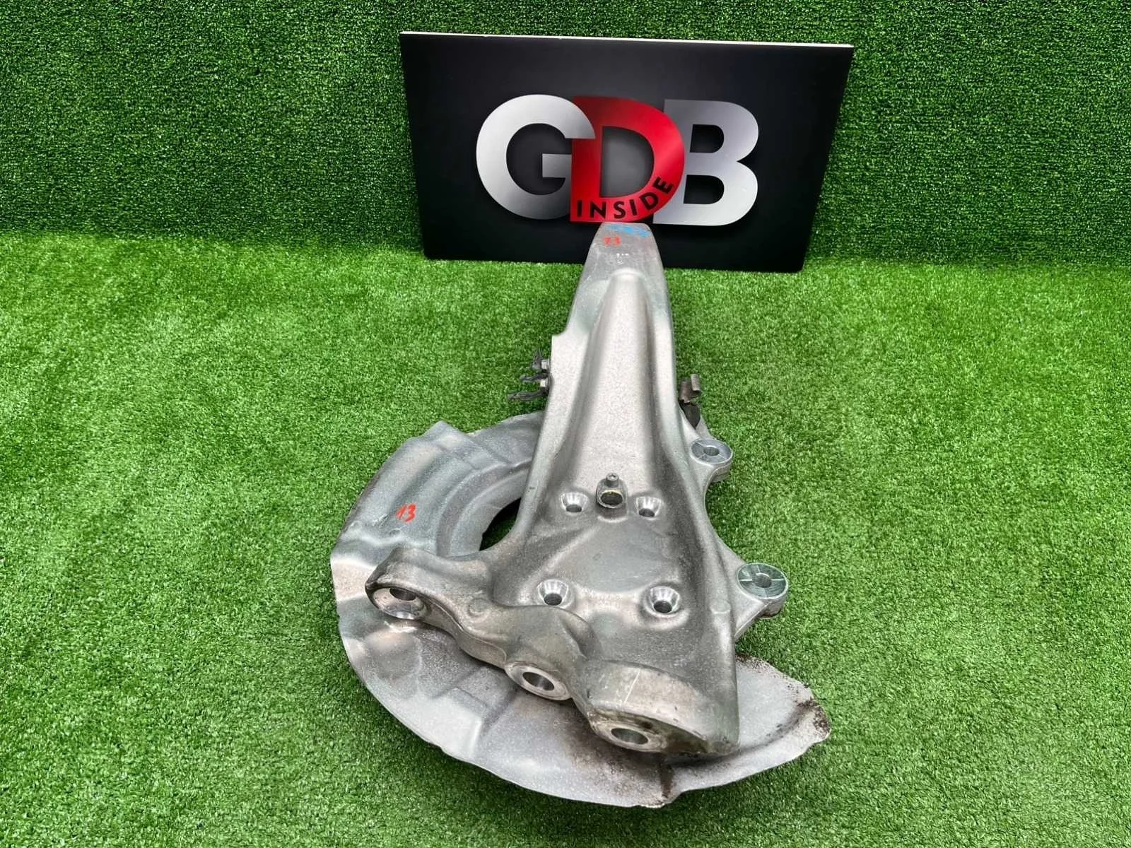 Кулак поворотный Bmw 7 Series 08.05.2013 31216775768 F01 N55B30A, передний правый