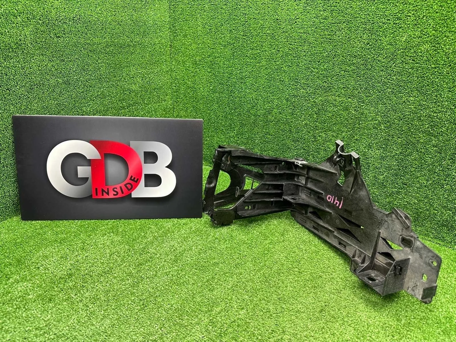 Кронштейн фары BMW 5 series 26.11.2010 51647200794 F11 N52B25AF, передний правый