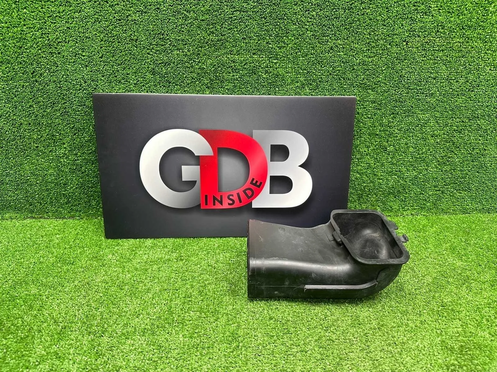 Воздухозаборник BMW 5 series 23.09.2010 13717577471 F11 N52B25AF