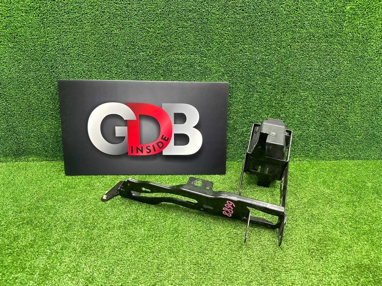 Кронштейн фары Bmw 1 Series 21.04.2012 51647245792 F20 N13B16A, передний правый