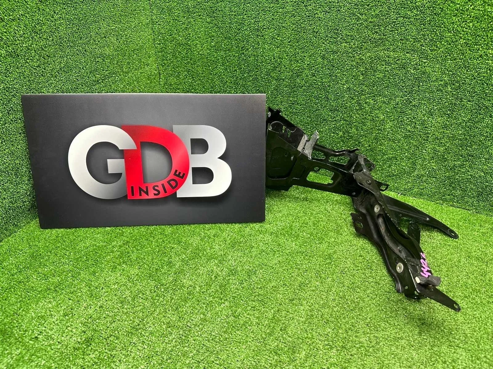 Кронштейн фары BMW 1 series 18.05.2015 51647245791 F20 N13B16A, передний левый