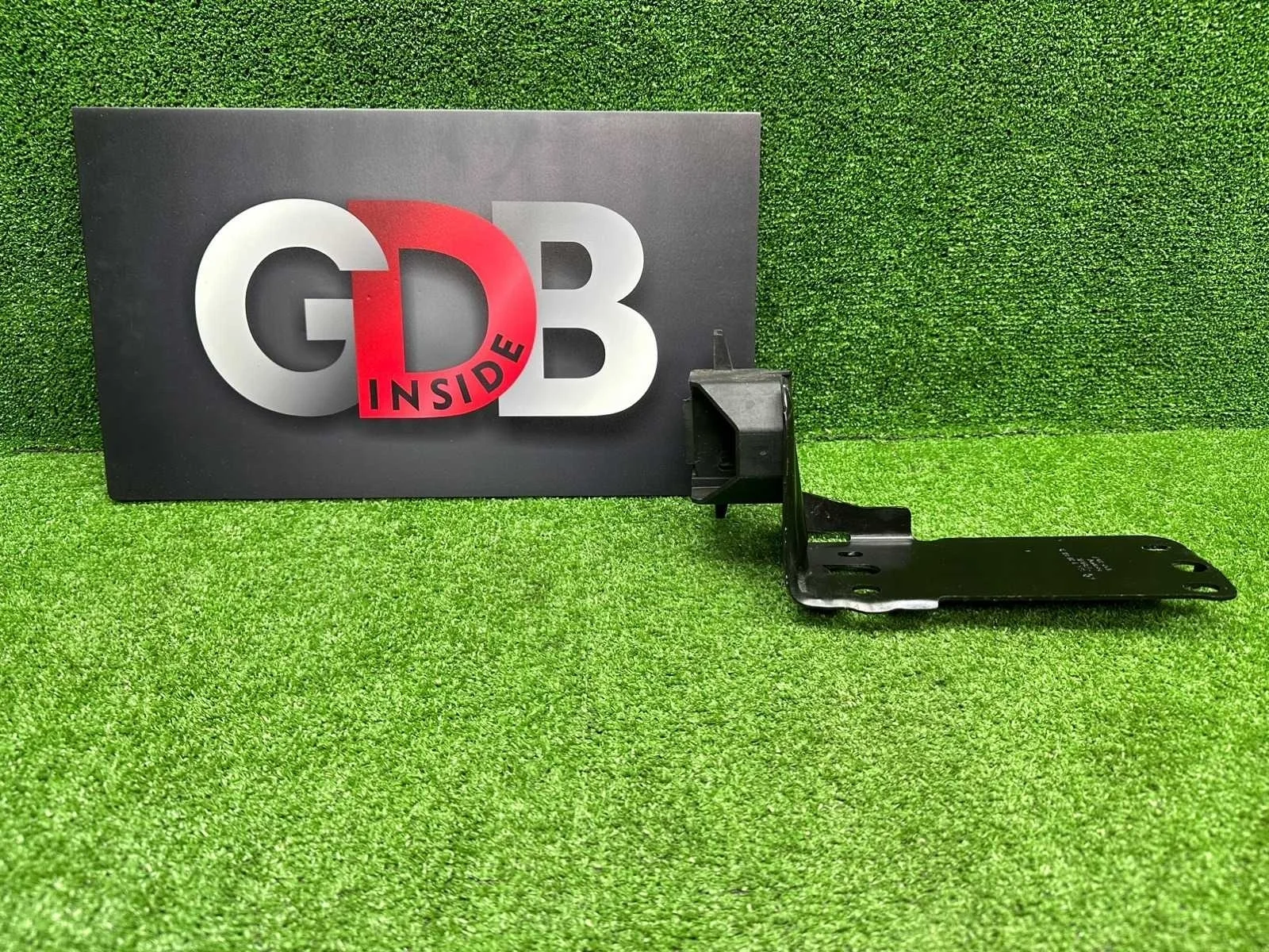 Кронштейн радиатора Bmw X1 25.10.2011 17117591647 E84 N20B20A