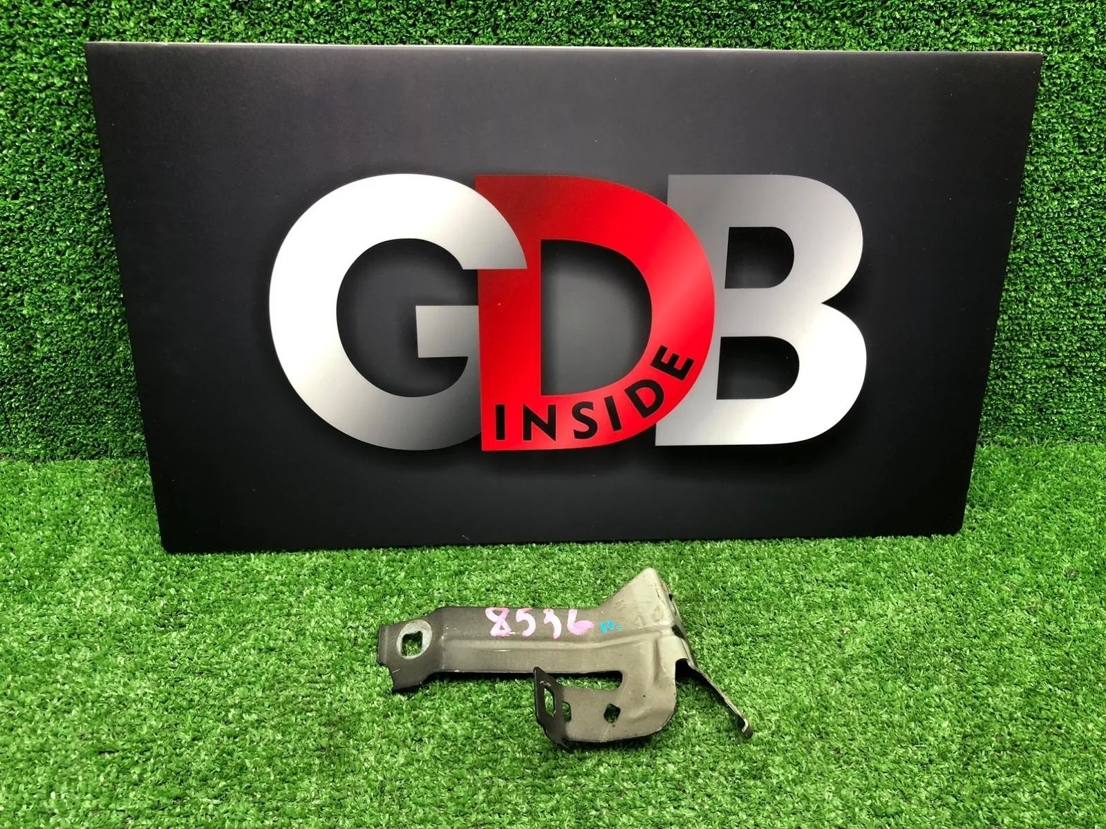 Кронштейн крыла BMW 3 series 06.09.2012 41357298038 F30 N20B20B, передний правый