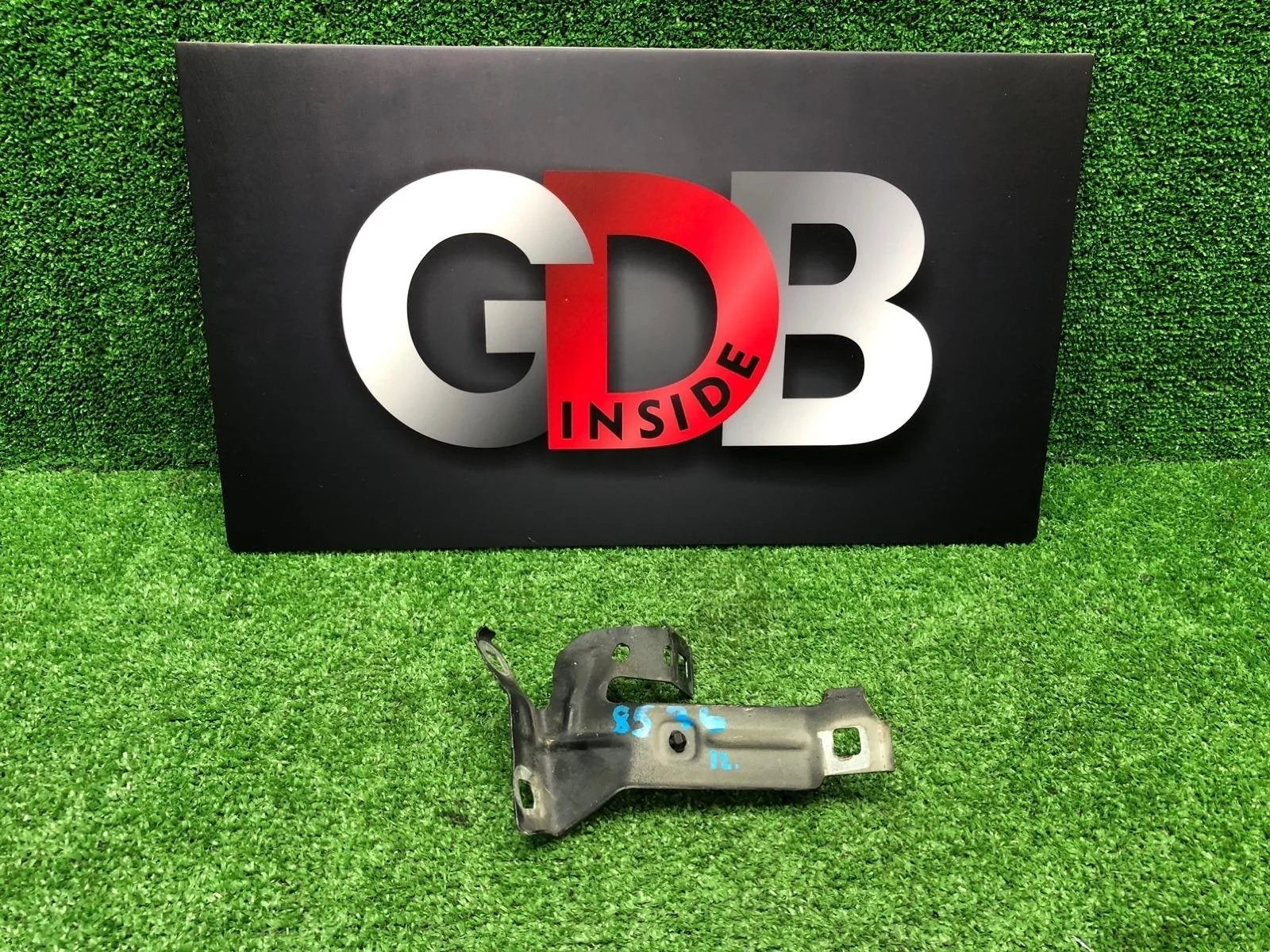 Кронштейн крыла BMW 3 series 06.09.2012 41357298037 F30 N20B20B, передний левый