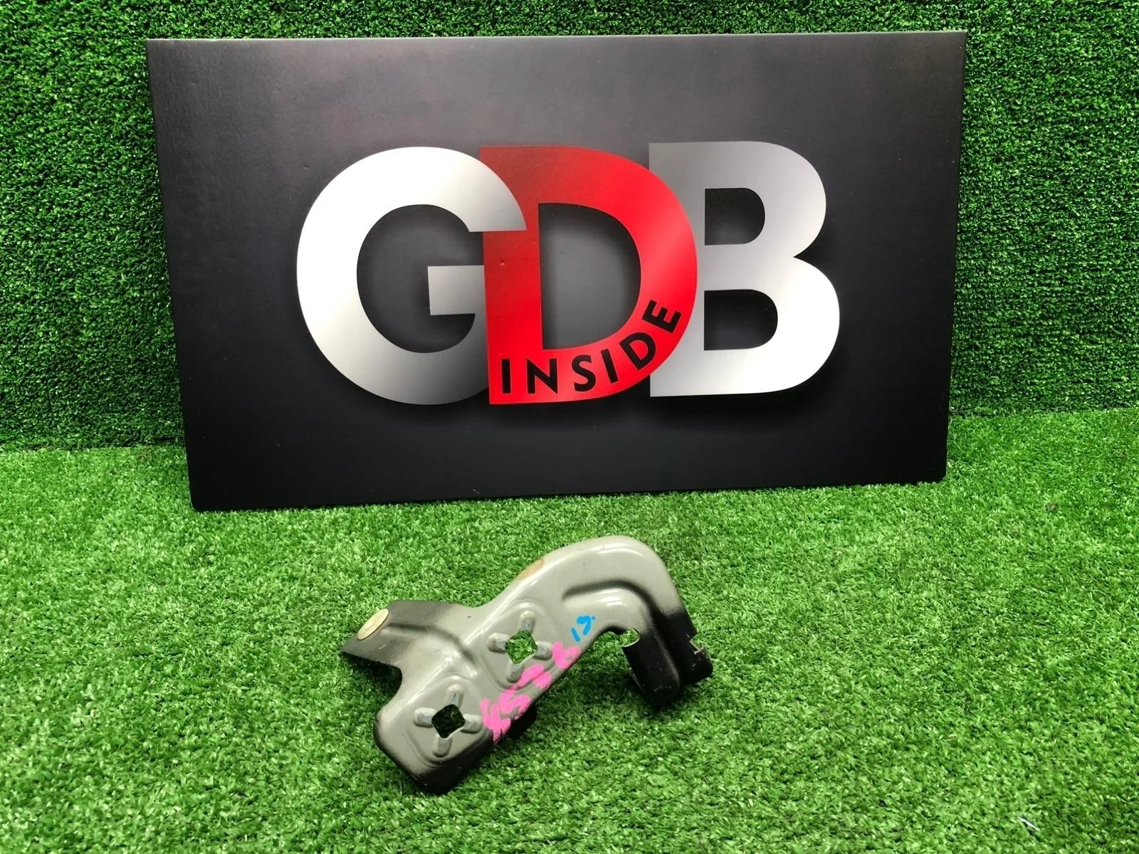 Кронштейн крыла BMW 3 series 06.09.2012 41358066939 F30 N20B20B, передний левый