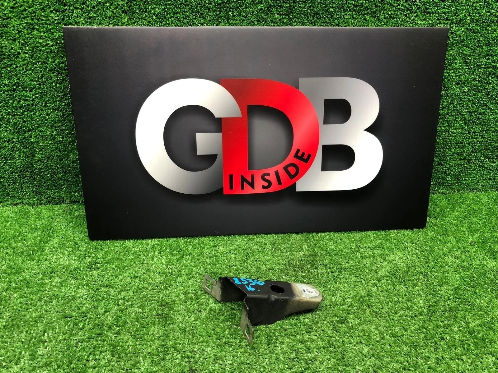 Кронштейн крыла BMW 3 series 06.09.2012 41358066938 F30 N20B20B, передний правый