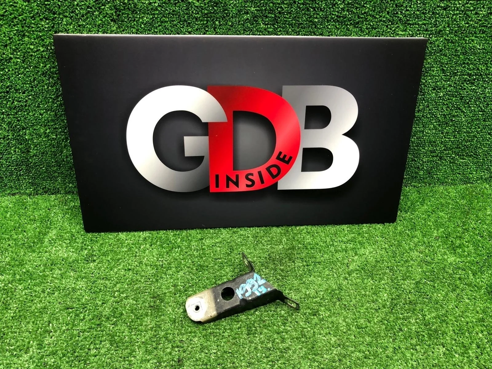 Кронштейн крыла BMW 3 series 16.01.2013 41358066938 F30 N20B20B, передний правый