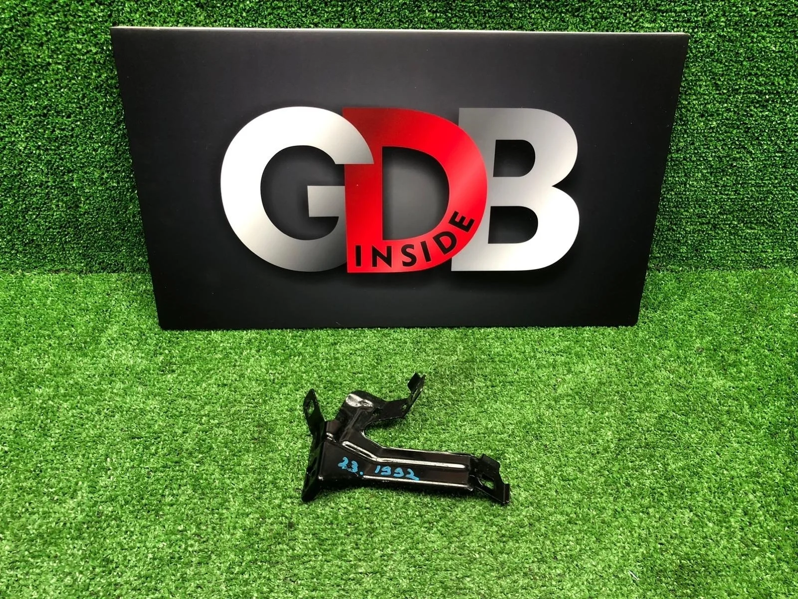 Кронштейн крыла BMW 3 series 16.01.2013 41357298037 F30 N20B20B, передний левый