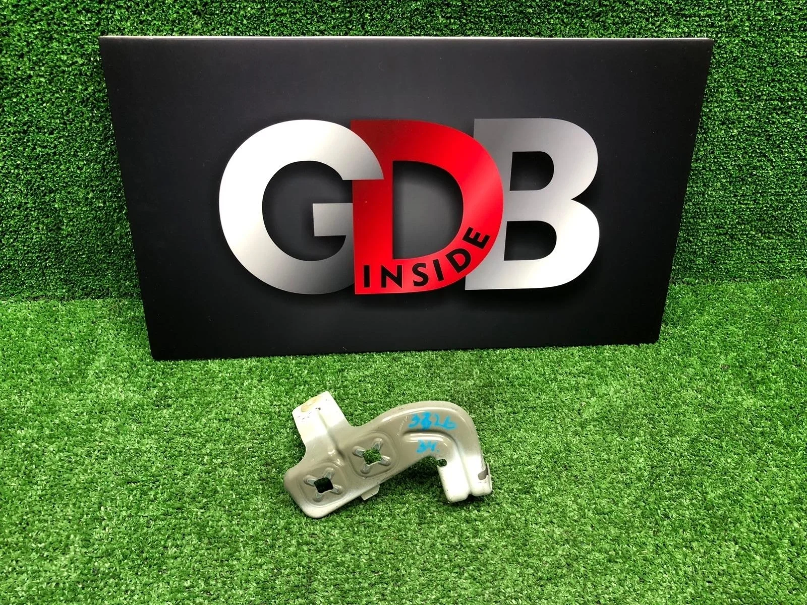 Кронштейн крыла BMW 3 series 19.09.2012 41358066939 F30 N55B30A, передний левый