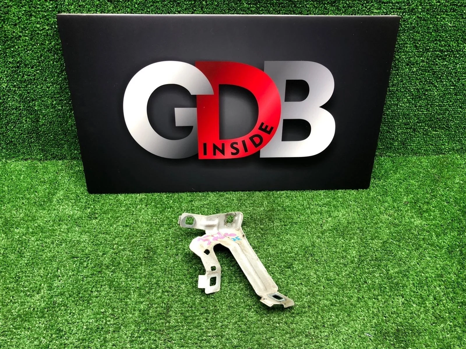 Кронштейн крыла BMW 3 series 19.09.2012 41357298037 F30 N55B30A, передний левый